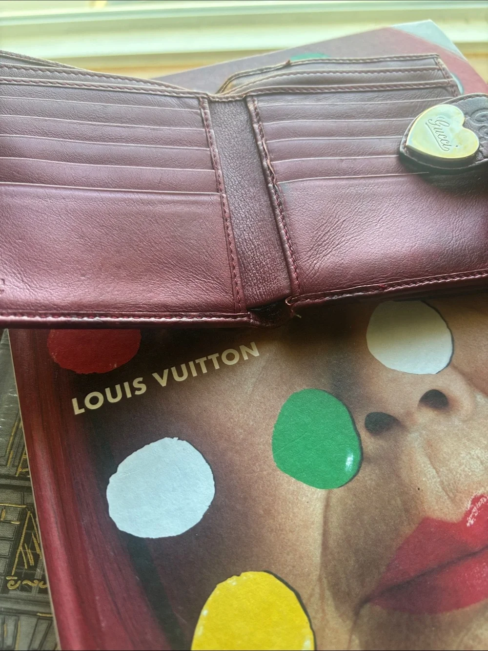Pre loved Gucci Compact embossed wallet - Picture 3 of 8